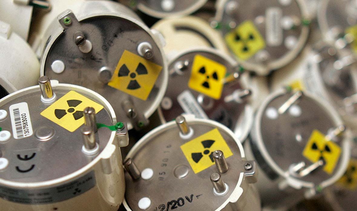 Ionisationsmelder sind leicht radioaktive Quellen. hpm entsorgt nach Strahlenschutzgesetz und ElektroG.